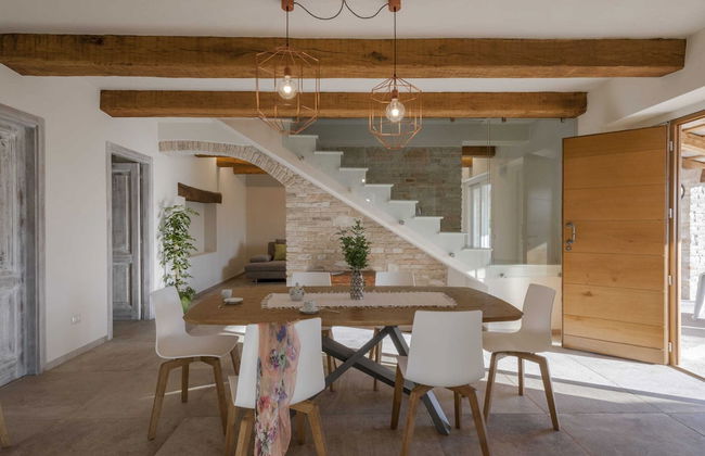 Chic Villa in Acqualagna with Hot Tub in Pool & Private Garden - Foto 37