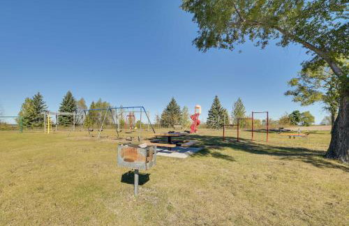 Dom Rodzinny Lakeview Getaway - Walk to Lake Huron - Photo 34