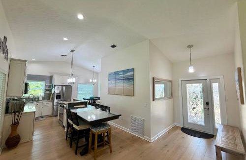 Near KSC - Peaceful Spacious Home for 6 - Fully Stocked Kitchen and Coffee Bar - Foto 5