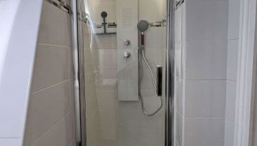 Le Cocon Versaillais, à 5 minutes du Château de Versailles - Photo 3, Shower