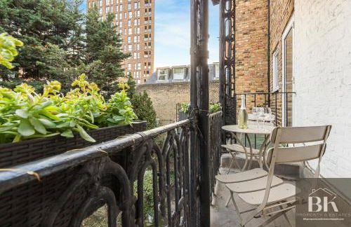 LUXURY Victorian Flat 2 bed 2 bath Flat Sleeps 4 to 7 - Photo 24