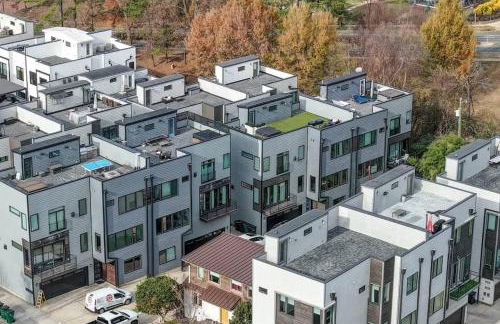 Luxe Townhome Rooftop Hot Tub Parking - Photo 66