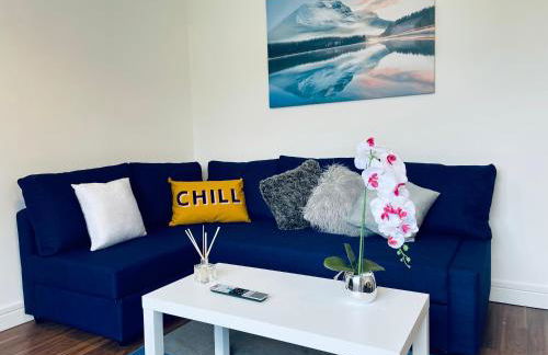 Spacious and Bright 2 Bedroom Apartment, Sleeps 6, 1st Floor with Free Parking, Business and Leisure by Jesswood Properties - Photo 8