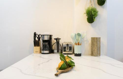1597-9 Renovated Studio Prime UES WD in unit - Foto 21