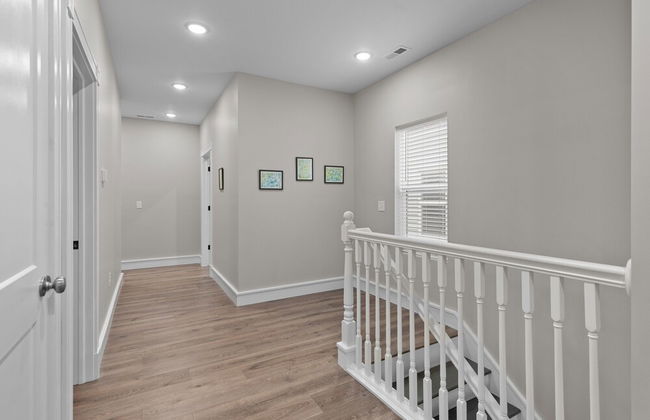 Bright Urban Comfort | JZ Vacation Rentals - Photo 46