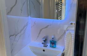 Aurang House, 1 Bedroom, with Kitchen, 55" Flat TV, Private Parking - Foto 6