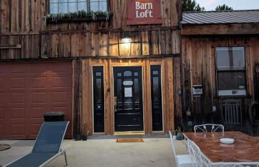 Rustic Rooms Barn Loft (Upstairs Studio Apartment) Near Kings Canyon & Sequoia National Parks - Foto 1