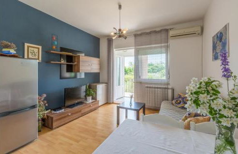 Gorgeous Apartment In Umag With Wifi - Photo 13