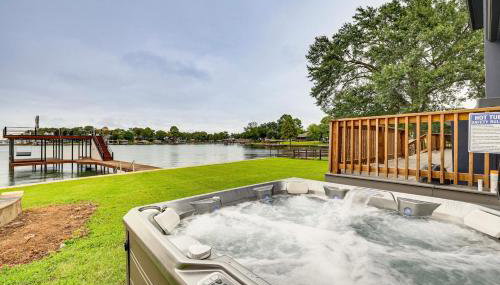 Hot Tub, Fire Pit! High-End Cedar Creek Lake Haven - Foto 3