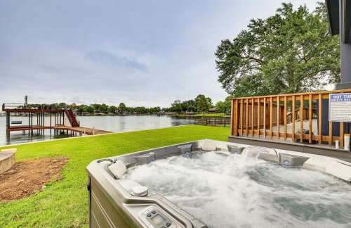 Hot Tub, Fire Pit! High-End Cedar Creek Lake Haven - Foto 3