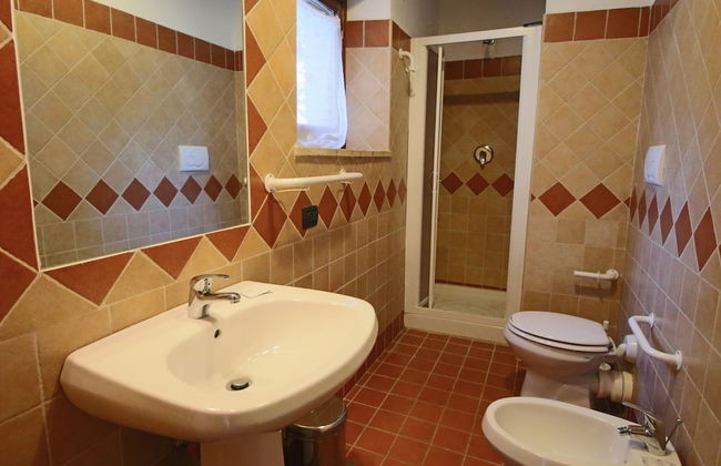 Farmhouse Bliss With Pool, Wine and Tails - Photo 8