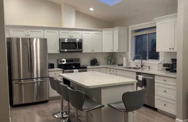 Spacious 5BR Walk to Wild Waves! - Foto 21