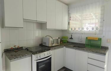 Sobrado confortável a uma quadra do mar. - Foto 13