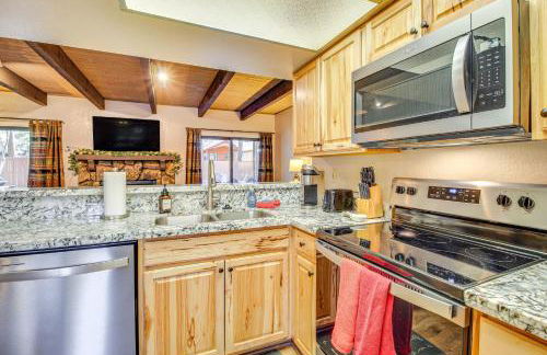 7 Mi to Rainbow Lake Pinetop Condo with Patio! - Foto 5