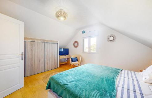 4 Bedroom Amazing Home In Sanilhac - Foto 20