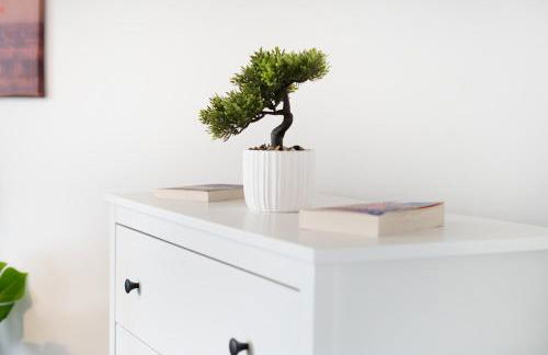 Spacious - 3 Bed - Free Parking - by Holiday Homes - Foto 2