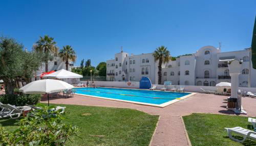 Elegant Flat with Pool & Balcony by HostWise - Foto 1, Garden, sunbed, Garden view