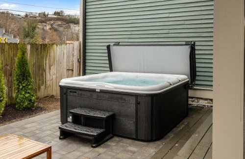 Bourbon-themed home w arcade & hot tub for groups - Foto 51