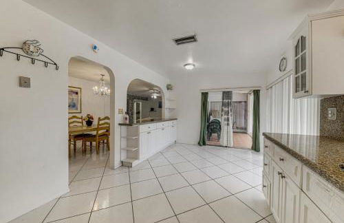 Canal-Front Gem with Pool 3 Mi to Hard Rock Stadium - Foto 12