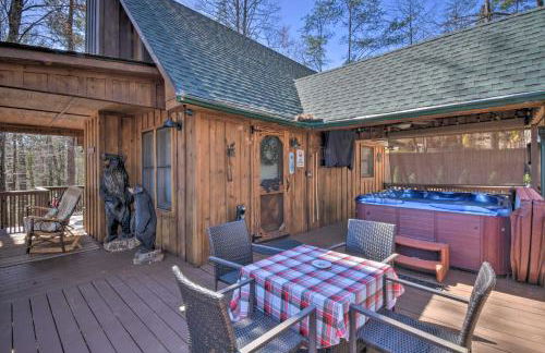 Helen Cabin with Deck and Hot Tub Less Than half Mi to Main St - Foto 23