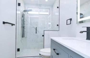 Renovated 5 Bd 3 Ba AC Private Deck Lawn - Foto 25