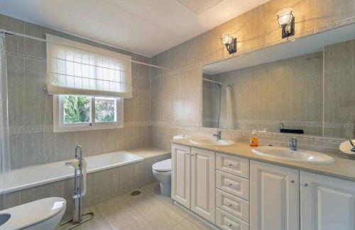 49-Exclusive Villa With Private Pool & Breathtaking Views in Mijas! - Photo 39