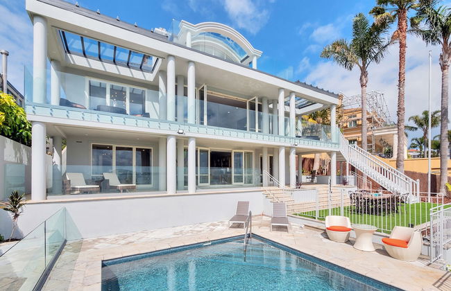 Magnificent Harbour View Villa in Orakei - Photo 1