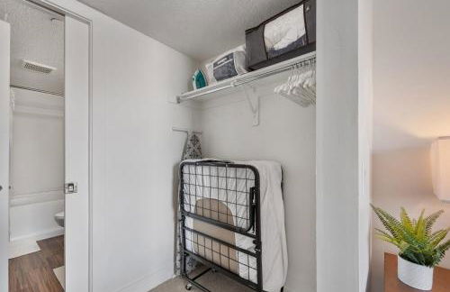 Deluxe 1BR 1BA Pool, Gym, Htub, Pkg - Foto 24