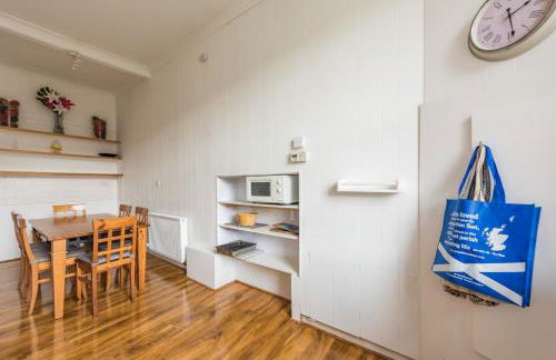 3 bed overlooking meadows park - Foto 15