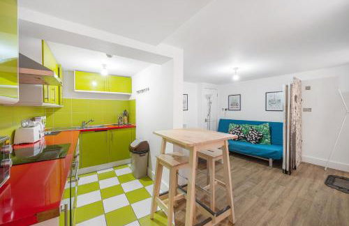 Well Connected 2 Bedroom Flat with Ensuite Bathrooms in London SE5 - Foto 12