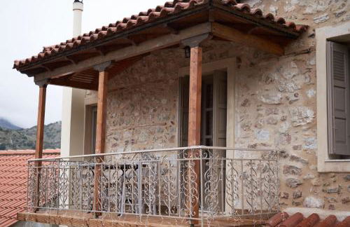 Dandy Villas Dimitsana - a family ideal charming home in a quaint historic neighborhood - 2 fireplaces for romantic nights - Foto 54