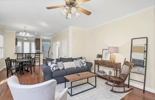 Cozy 2BR Home Near Ft Jackson - Photo 1