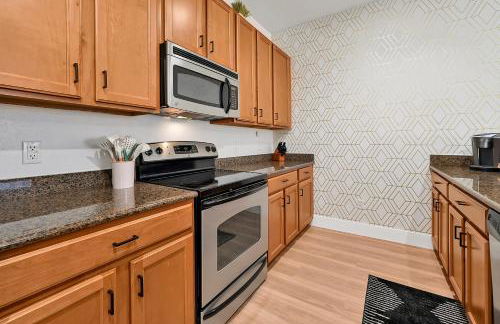 Trendy Retreat - Great Location - Fully Loaded - Foto 80