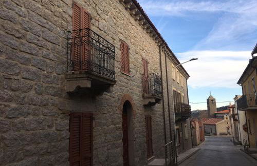 Dimora storica Gallurese vicino al Lago - Foto 3