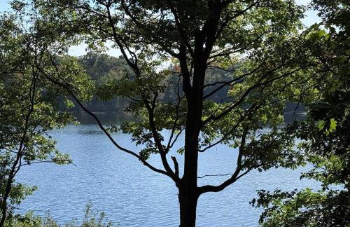 Spooner Shores - Wooded, Lakefront Retreat - Foto 6