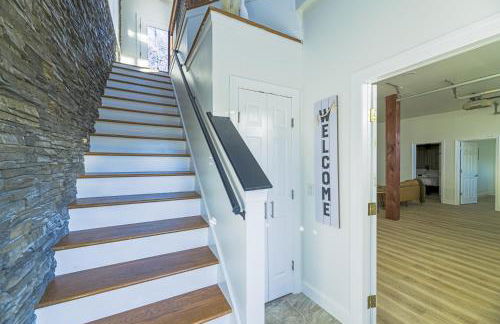 Ridgetop Hideaway 12-Guest Oasis with Hot Tub & Epic Views Near Winery Tours & Trails - Pets are allowed by request - Foto 34