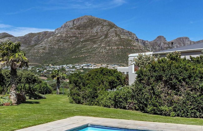 Beachfront Villa, Beach Club, Houtbay - Photo 35