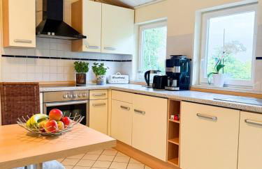 Gemütliches, helles Apartment mit Ofen, Badewanne & Dusche, Parkplatz, ganze Wohnung - Foto 2