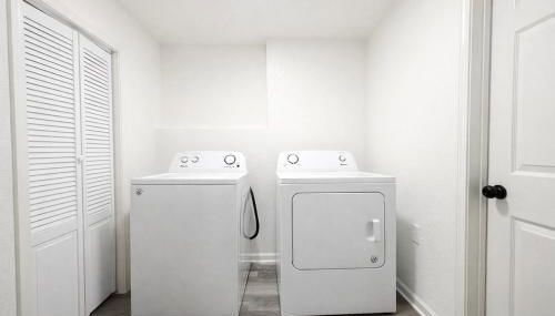 Beautiful Getaway Sleeps 10 plus Central Location - Photo 3