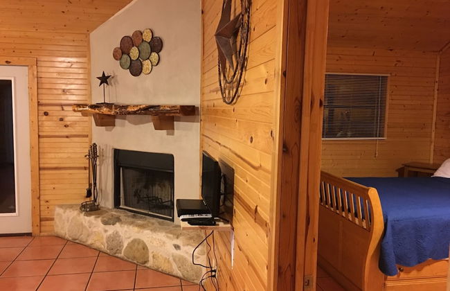 Frio Springs Lodges - Photo 23