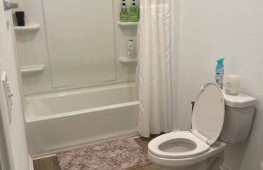 Entire house near airport & COTA - Foto 9