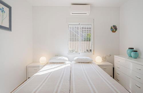 Sunny Poolside Stay in Busot - Foto 23