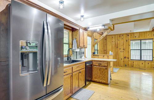 Lake-View Home with Deck and Gas Grill in Bernice! - Foto 10