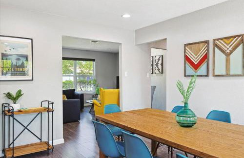 Peaceful and Relaxing Getaway w Beautiful Pool - Photo 10