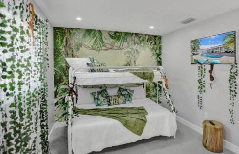 Modern 4 Bedroom -Kosher - Heated Pool - Game Room - Foto 13