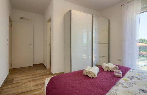 Luxury Villa with extra heated pool with hydromassage, biliard near town center and beach by WiiBuk - Foto 45