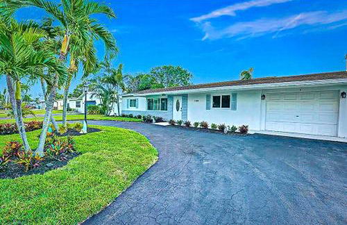 NEW Waterfront Tropic Oasis - Heated Pool, Canal, Dock, Air Hockey - Foto 43