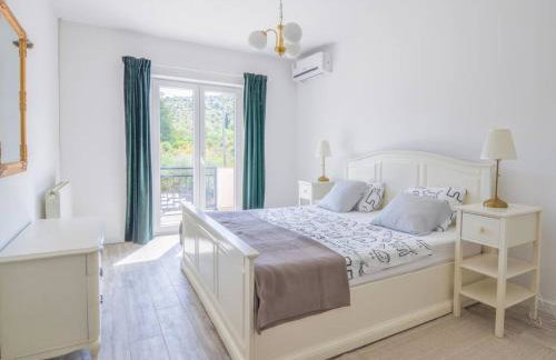 Apartment Villa Troskot - Villa with pool - Photo 3