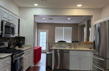 2BD Modern House with heated pool in North Vegas - Foto 12