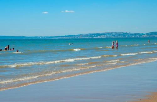 Fully accessible bungalow by the Beach - Photo 30